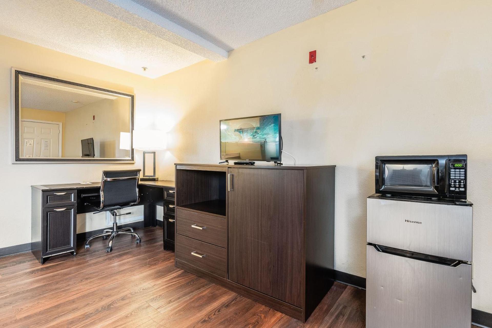 Days Inn by Wyndham Federal Way photo 34