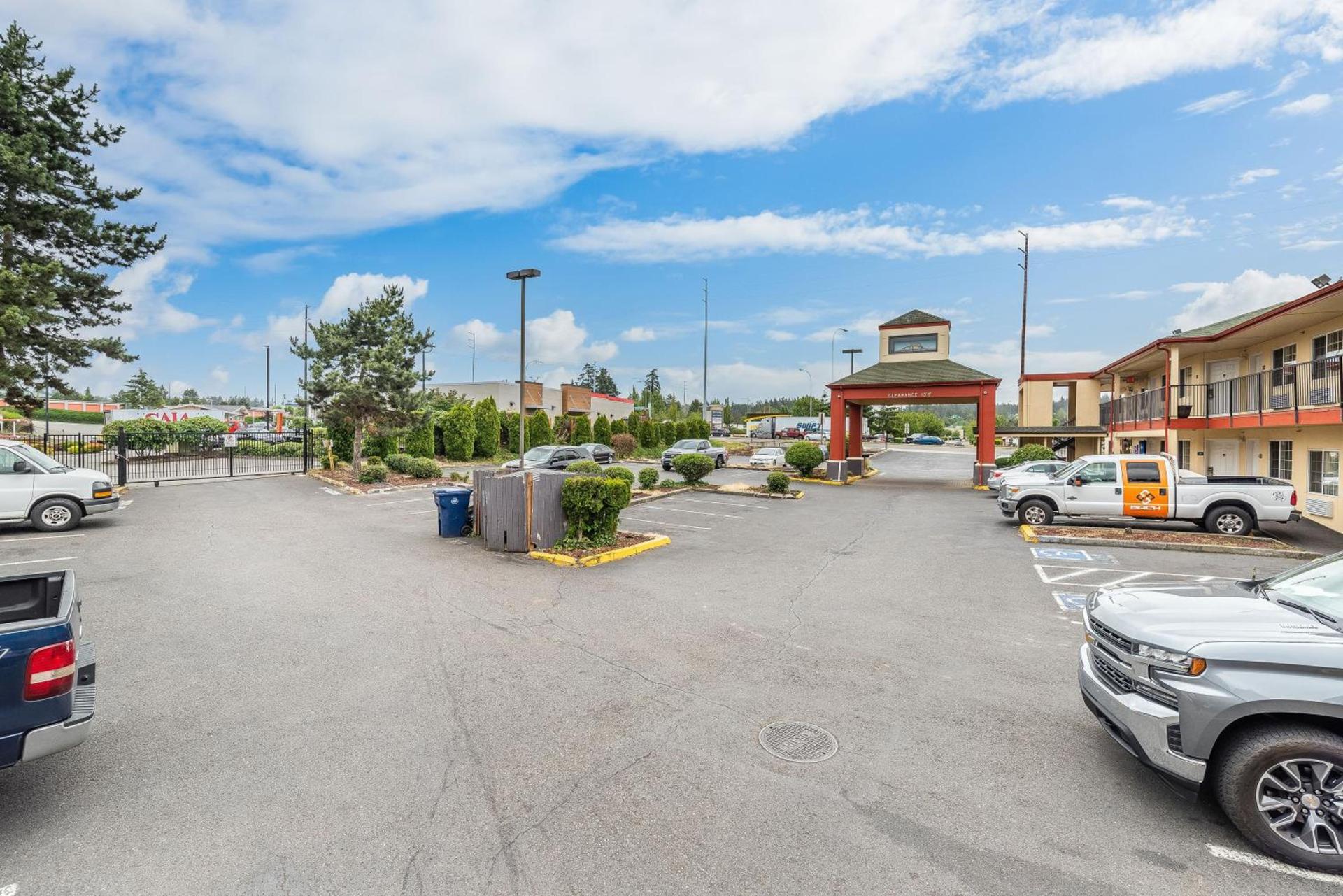 Days Inn by Wyndham Federal Way photo 36