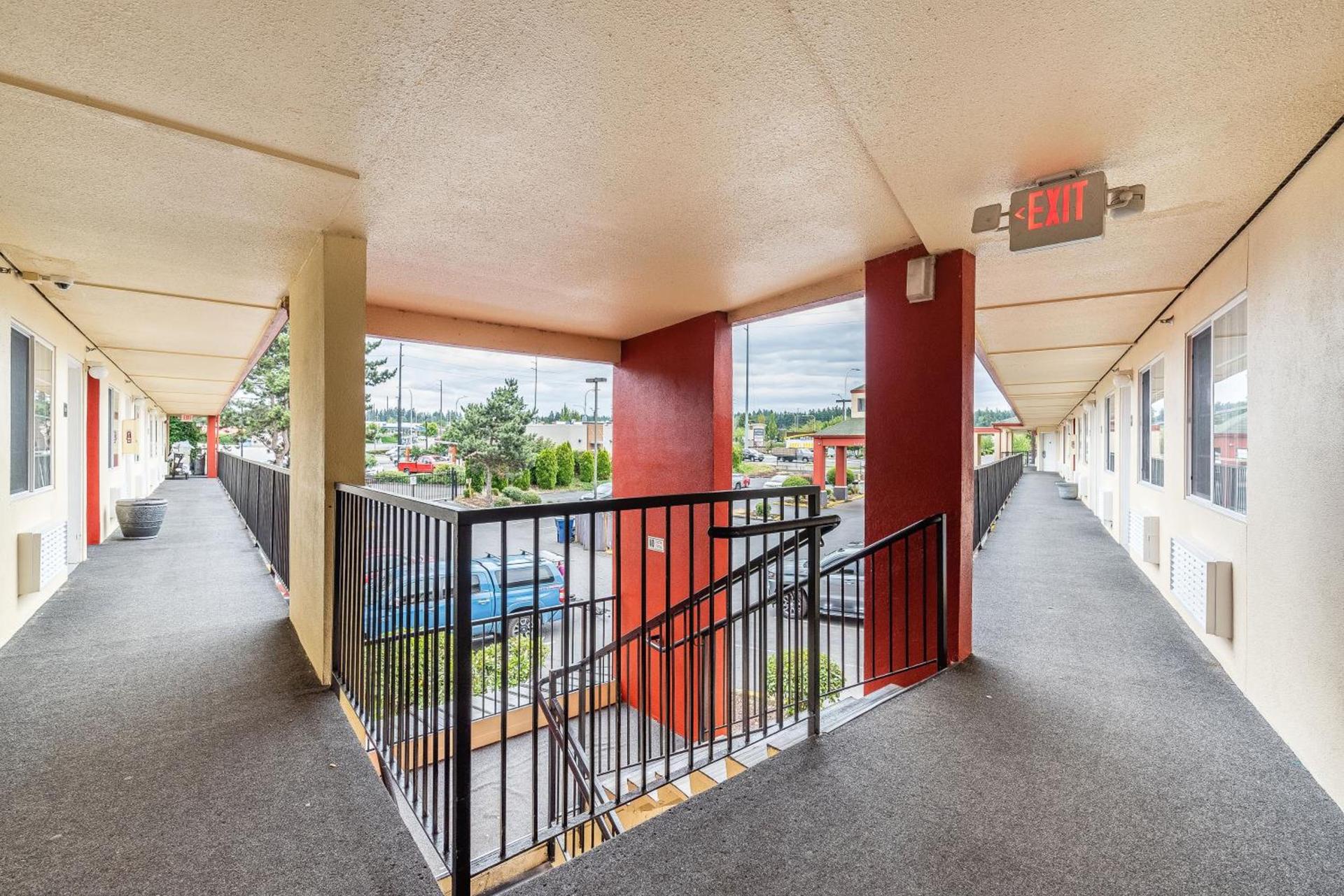 Days Inn by Wyndham Federal Way photo 44