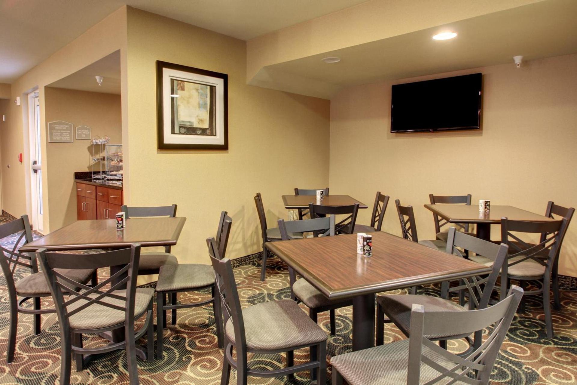 Cobblestone Hotel & Suites - Waynesboro photo 19