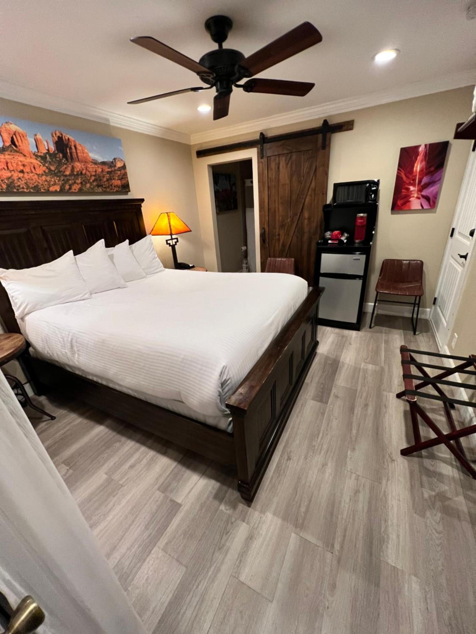 Lantern Light Inn - Romantic Getaway photo 10