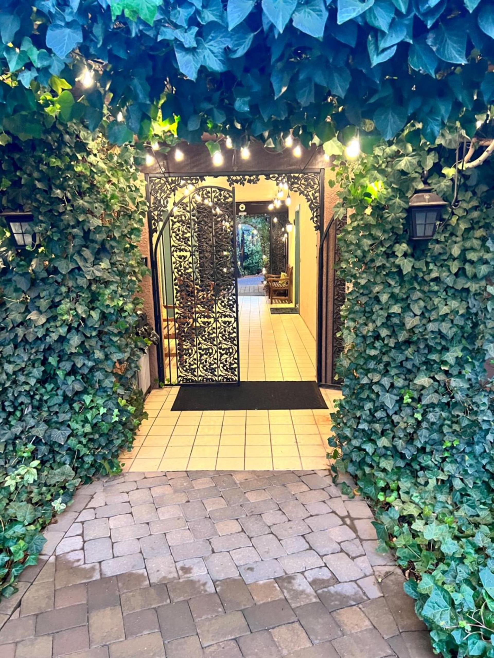 Lantern Light Inn - Romantic Getaway photo 67