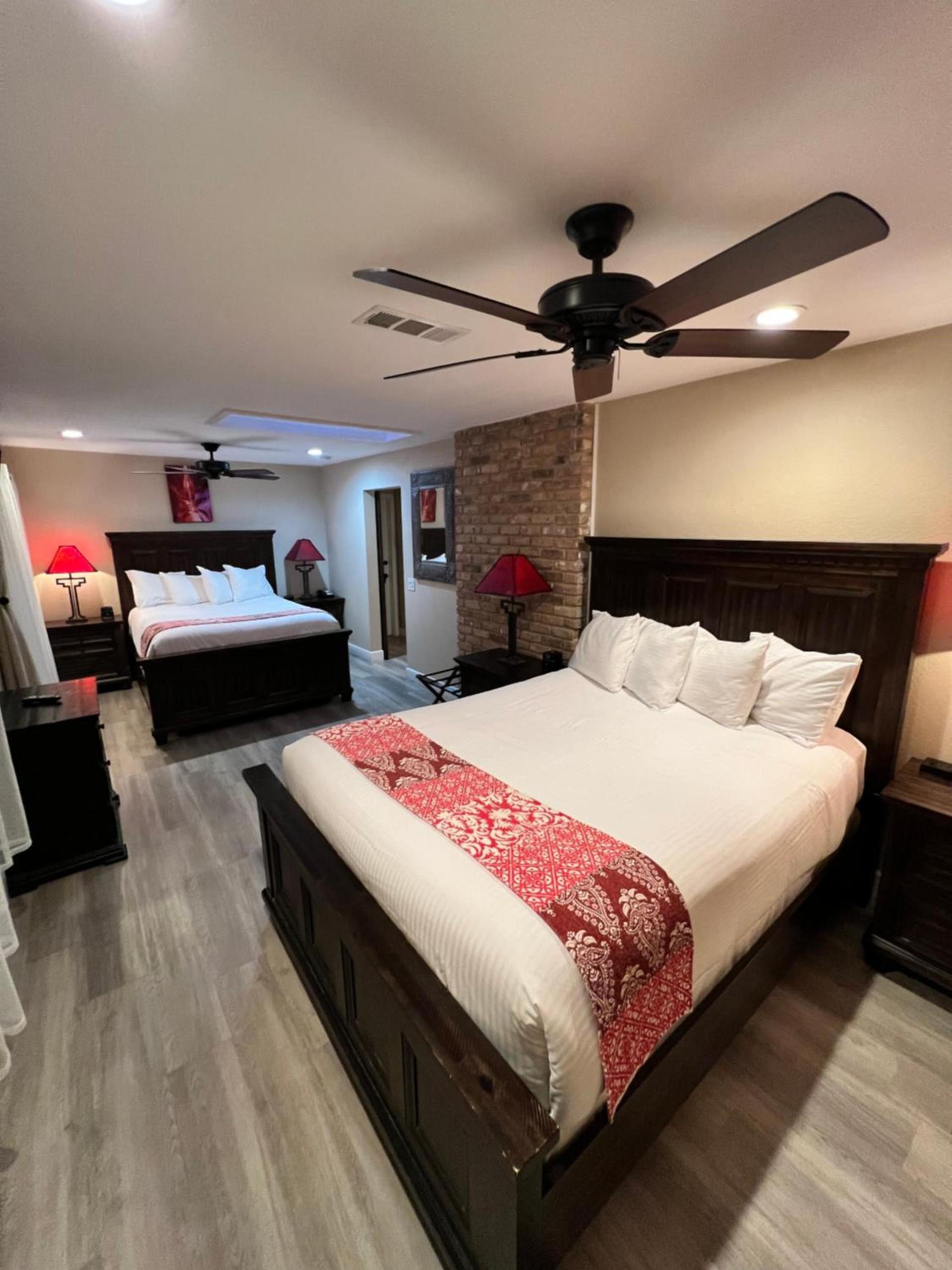 Lantern Light Inn - Romantic Getaway photo 30