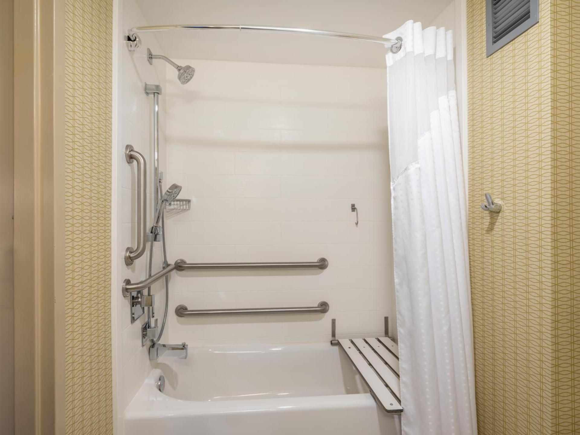 Holiday Inn Greensboro Coliseum by IHG photo 3