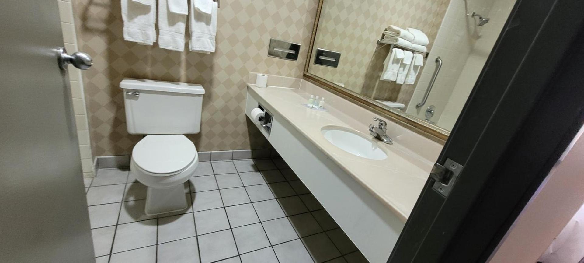 Quality Inn & Suites Columbia I-70 photo 30