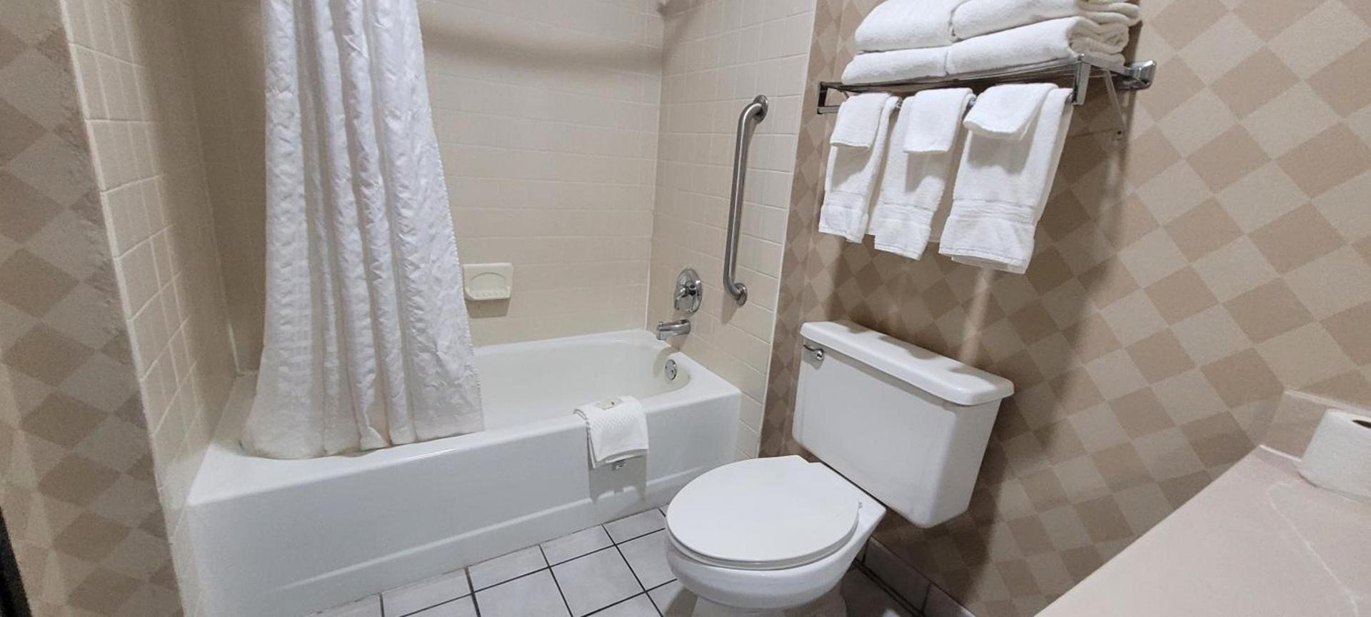 Quality Inn & Suites Columbia I-70 photo 29