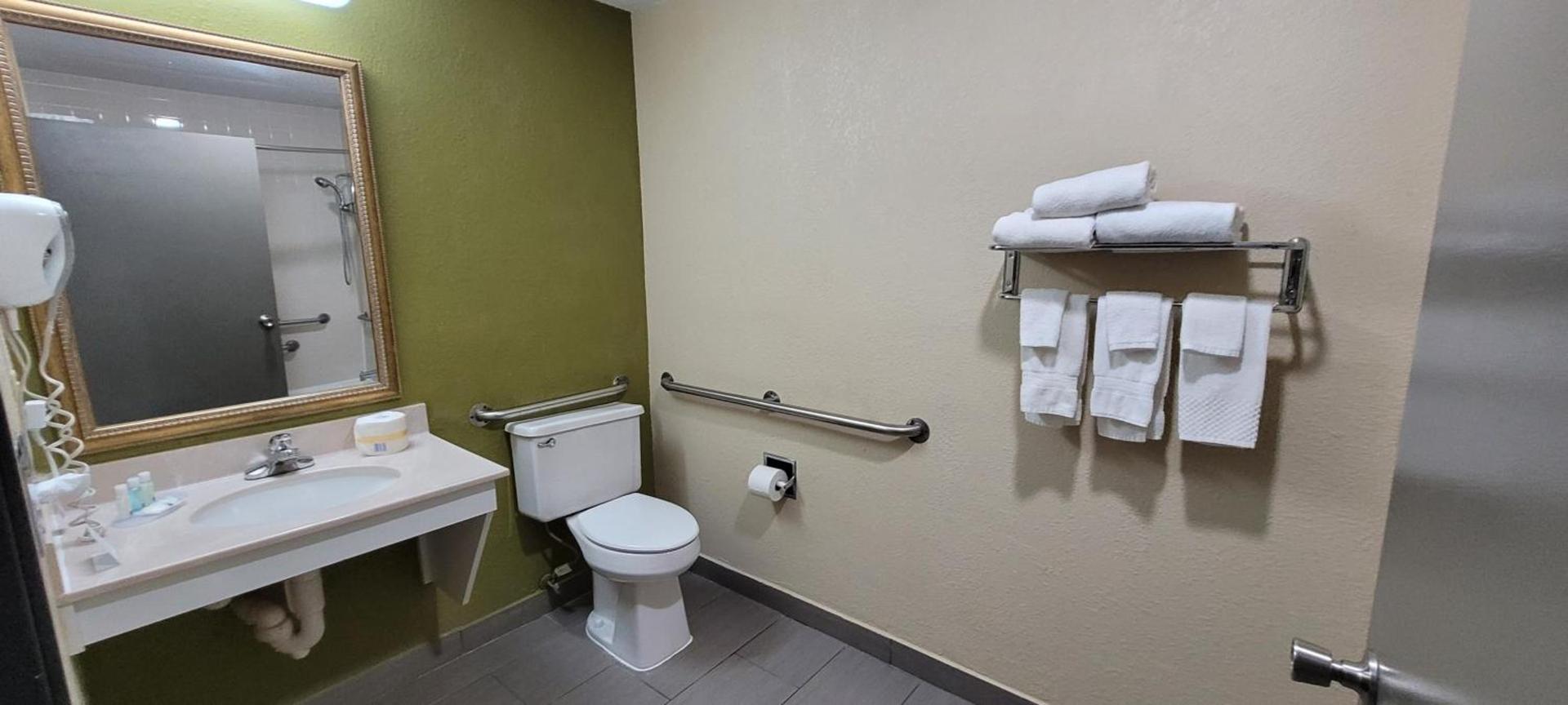 Quality Inn & Suites Columbia I-70 photo 31