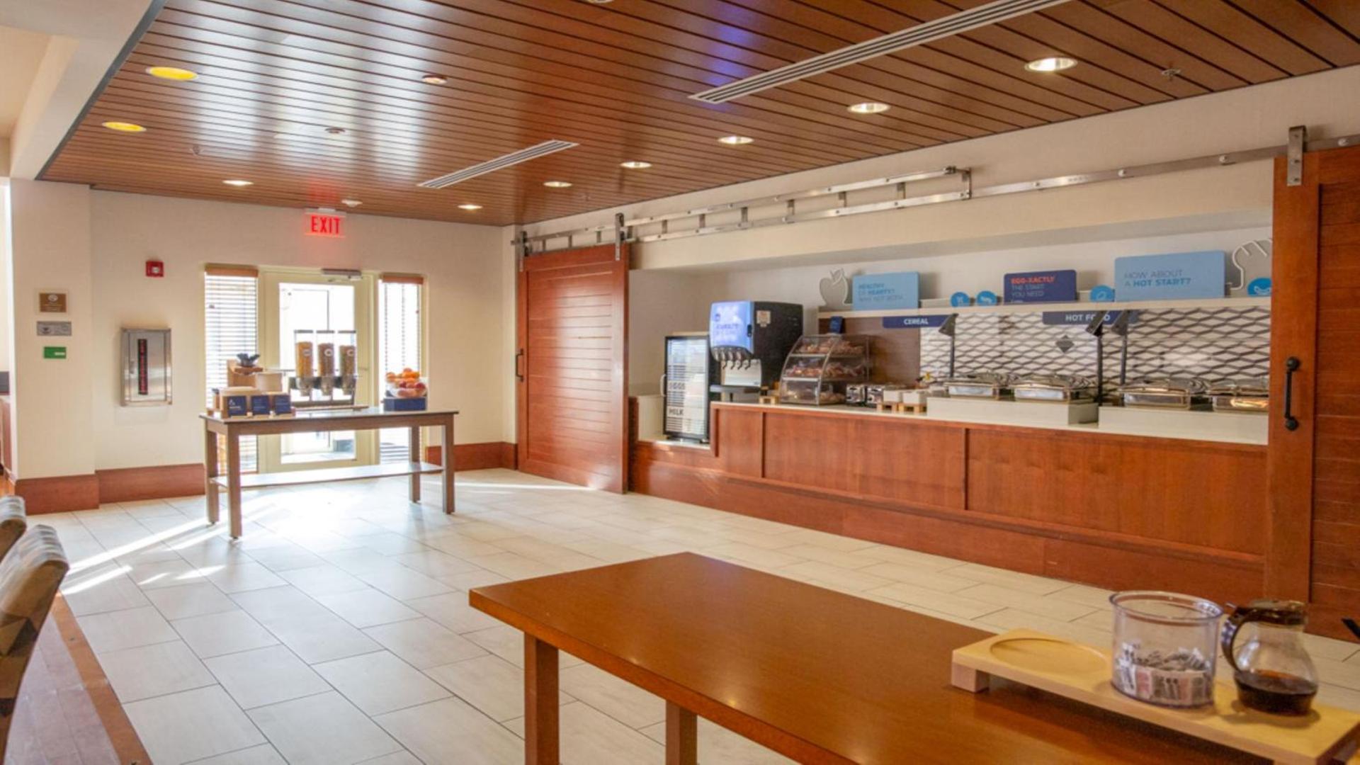 Holiday Inn Express Columbus Airport Easton photo 12