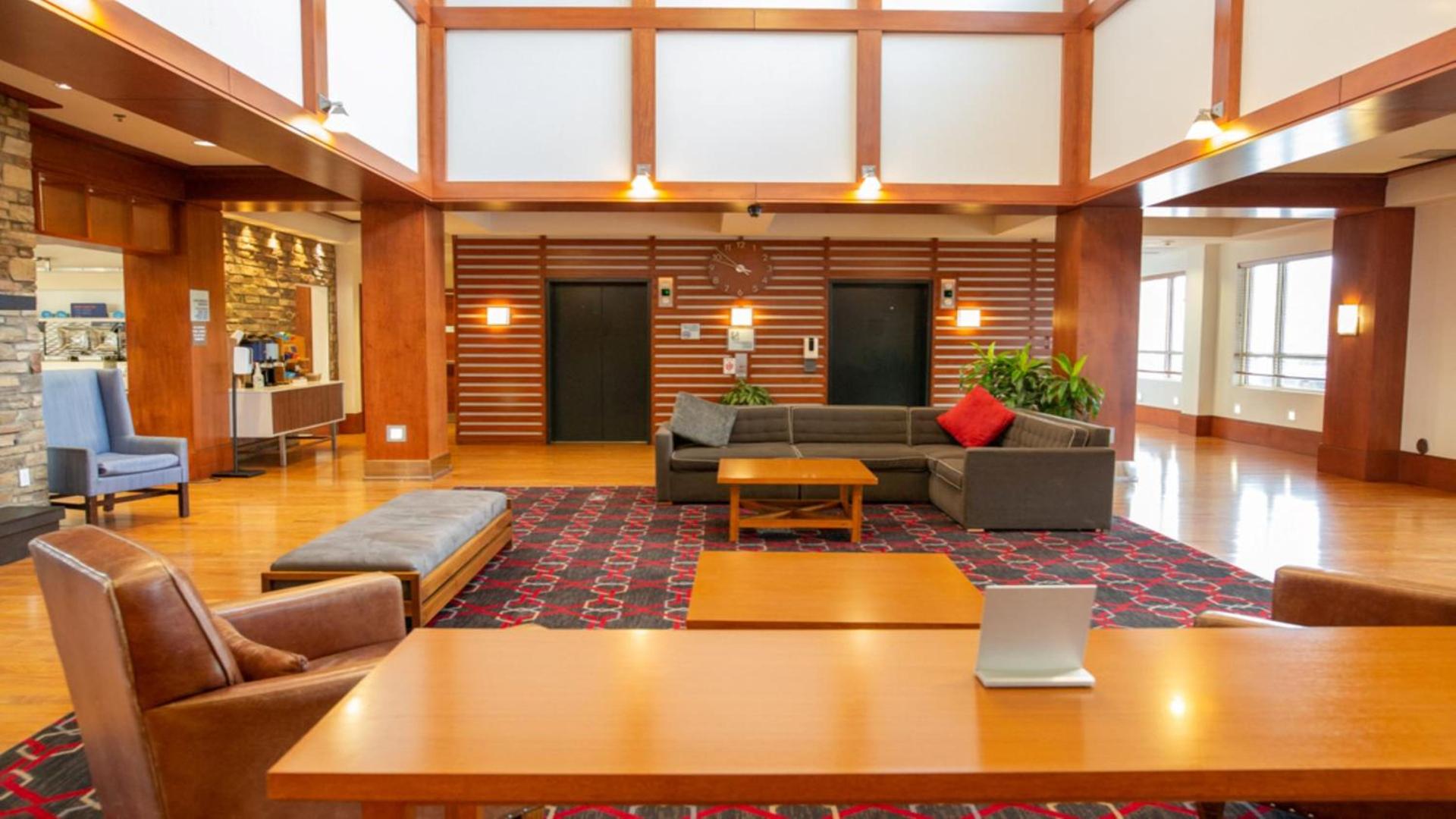 Holiday Inn Express Columbus Airport Easton photo 11