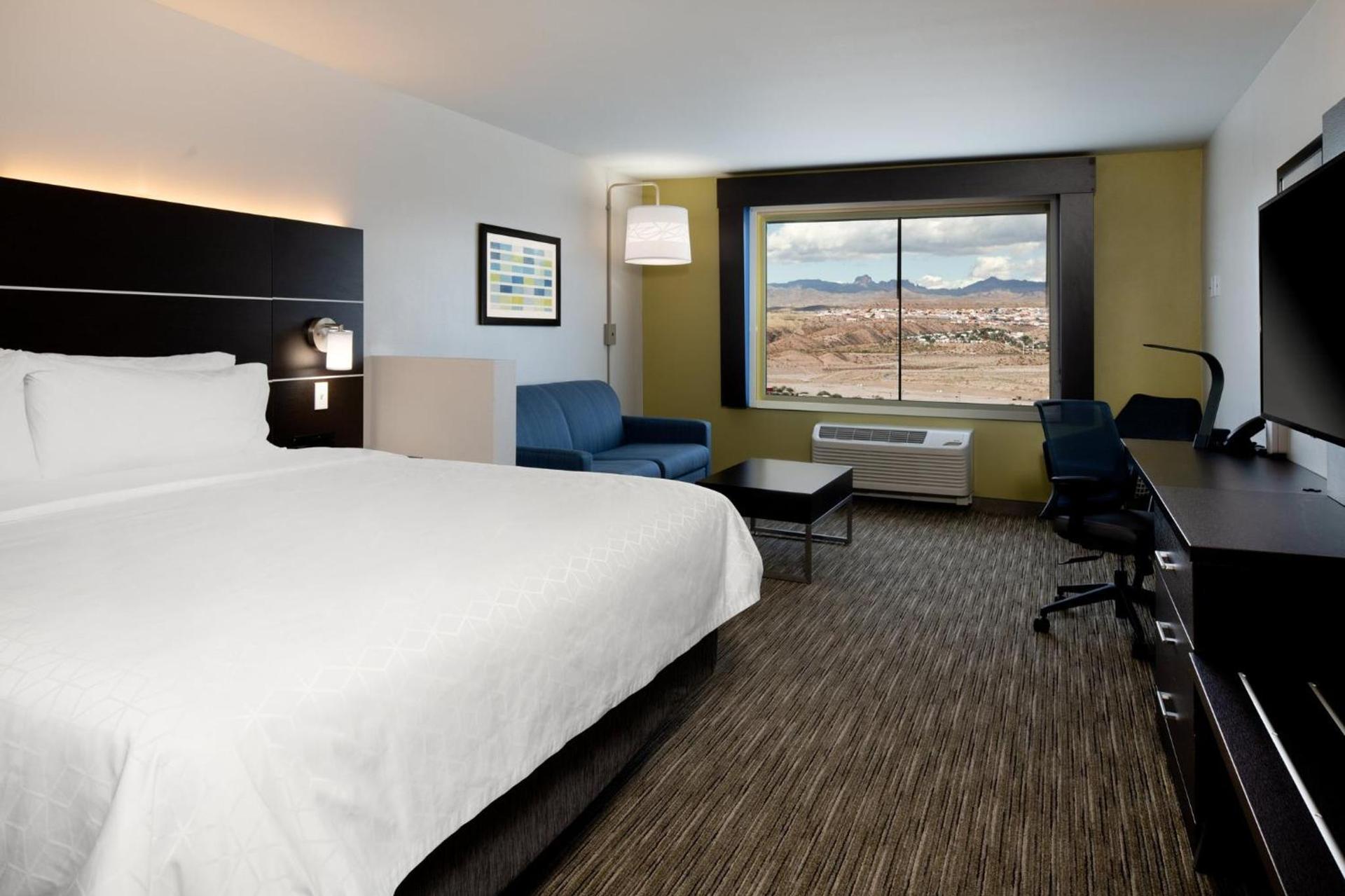 Holiday Inn Express & Suites - Bullhead City by IHG photo 59