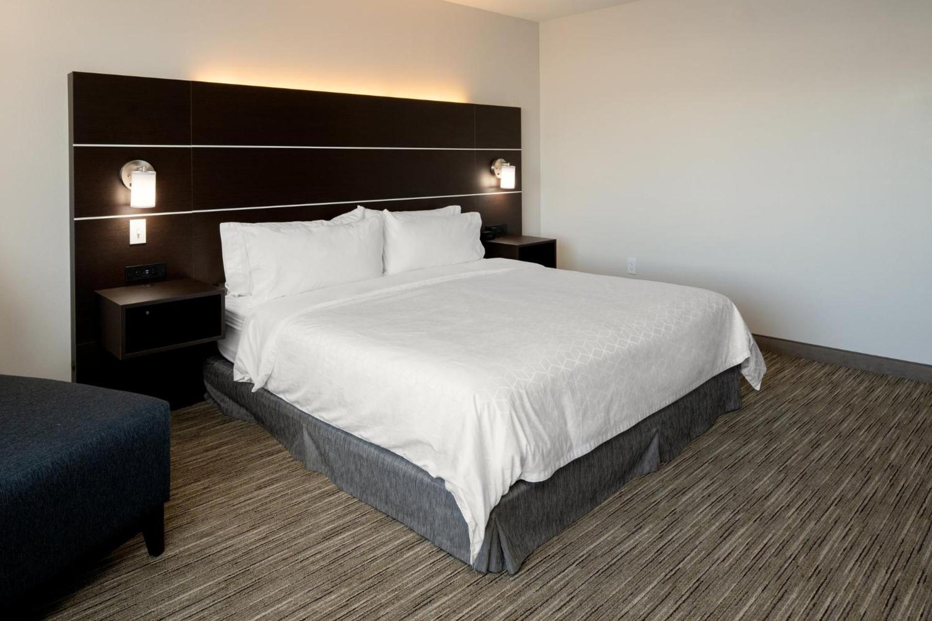 Holiday Inn Express & Suites - Bullhead City by IHG photo 57