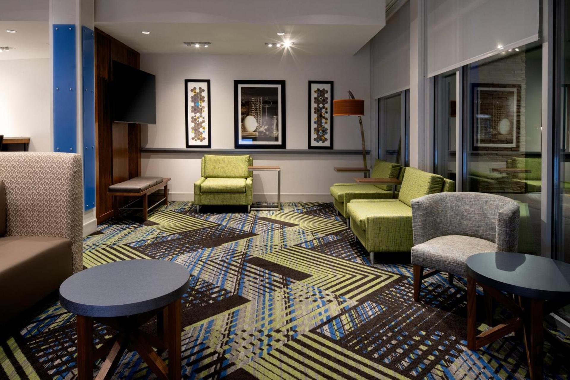 Holiday Inn Express & Suites - Bullhead City by IHG photo 80