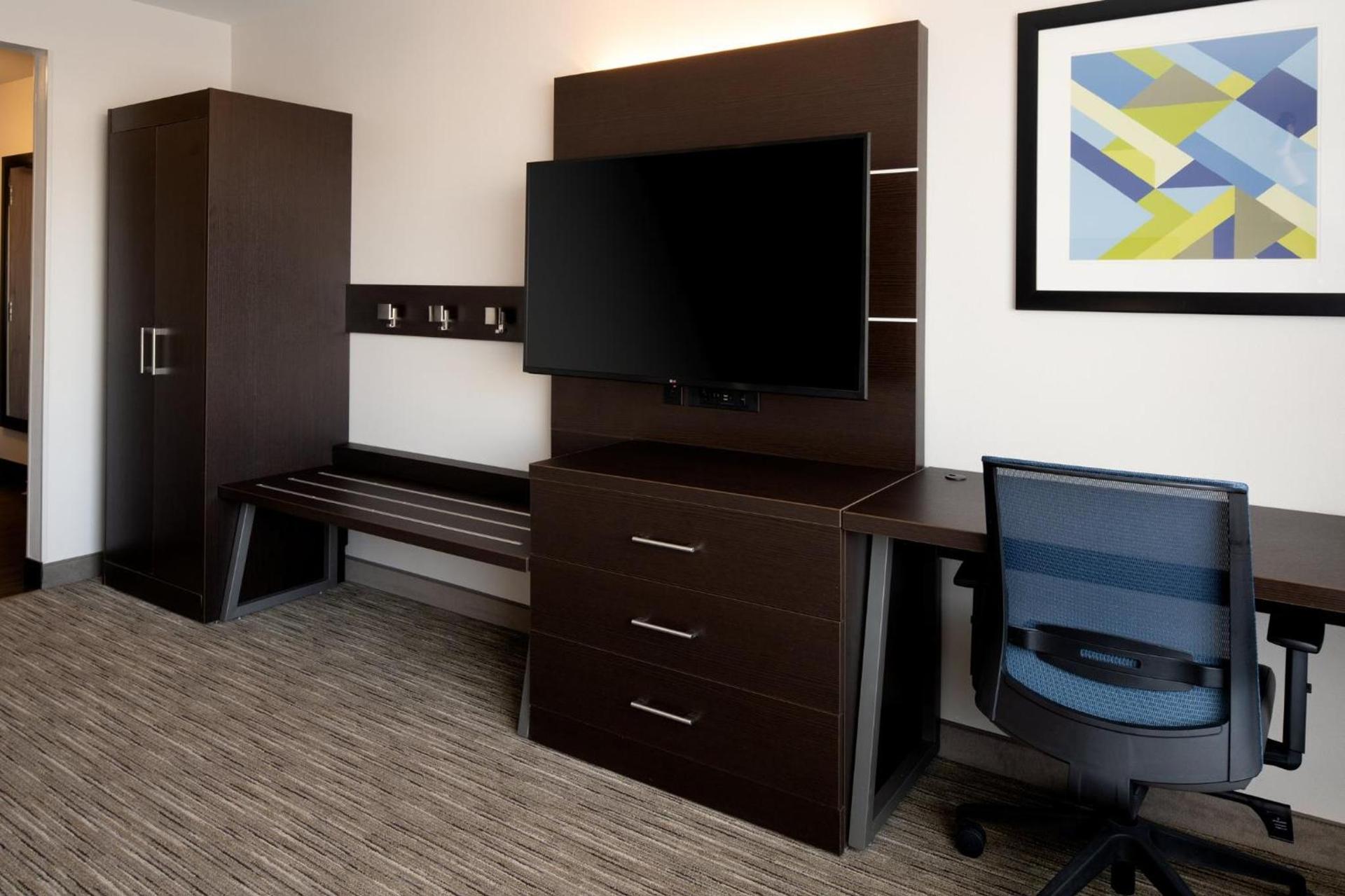 Holiday Inn Express & Suites - Bullhead City by IHG photo 65