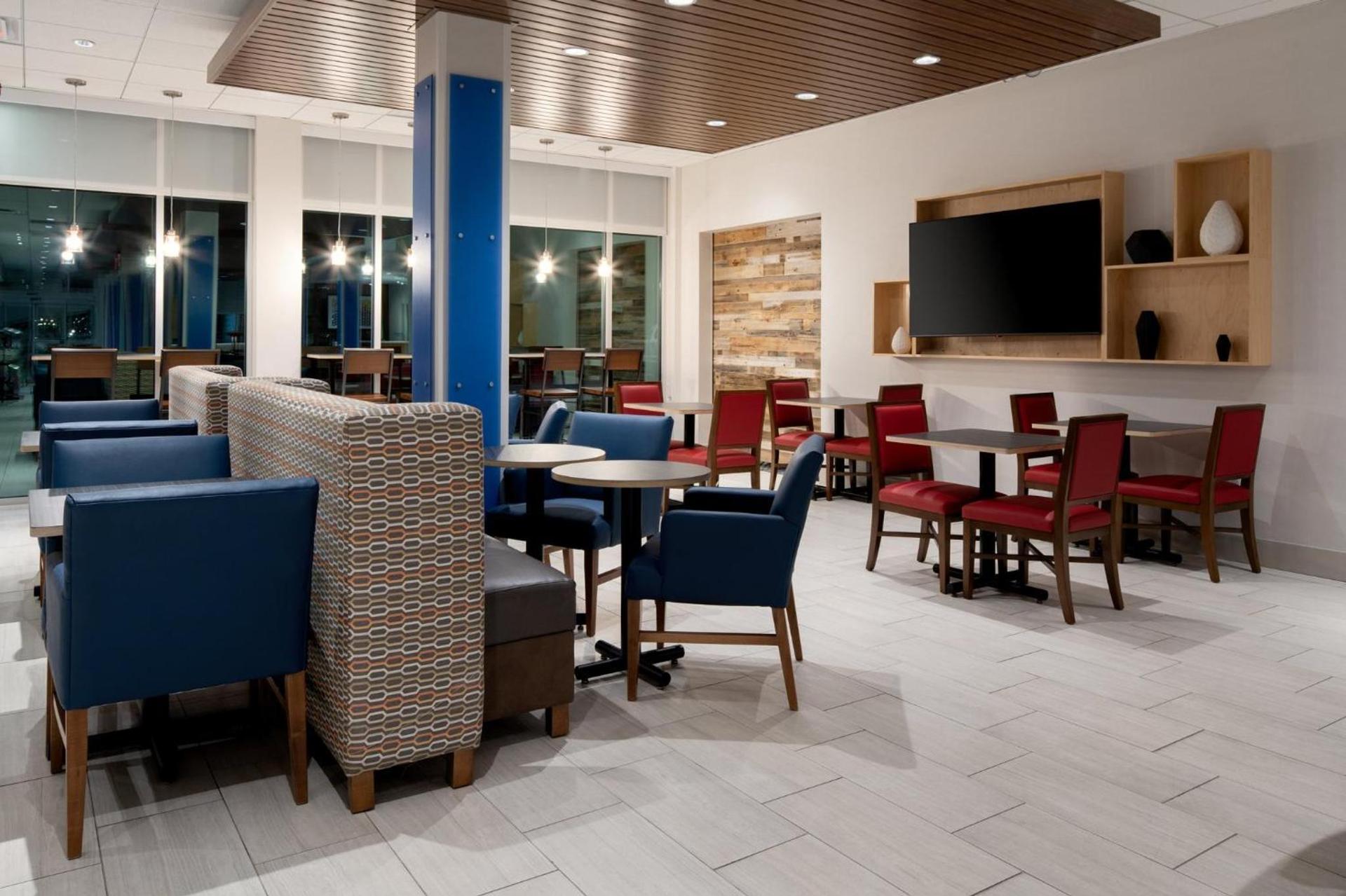 Holiday Inn Express & Suites - Bullhead City by IHG photo 69