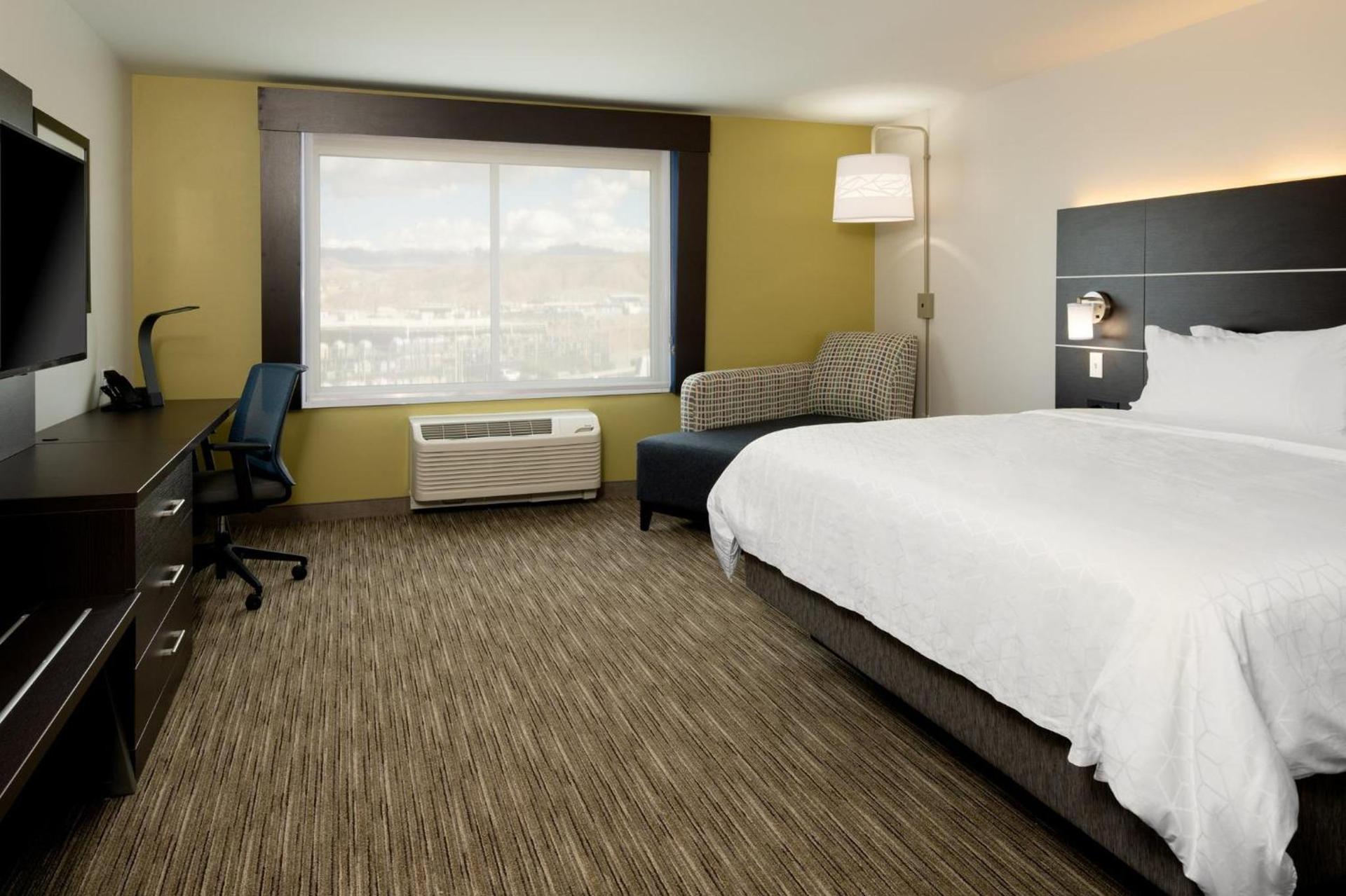Holiday Inn Express & Suites - Bullhead City by IHG photo 77