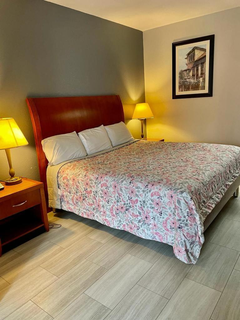 American Way Inn & Suites photo 8
