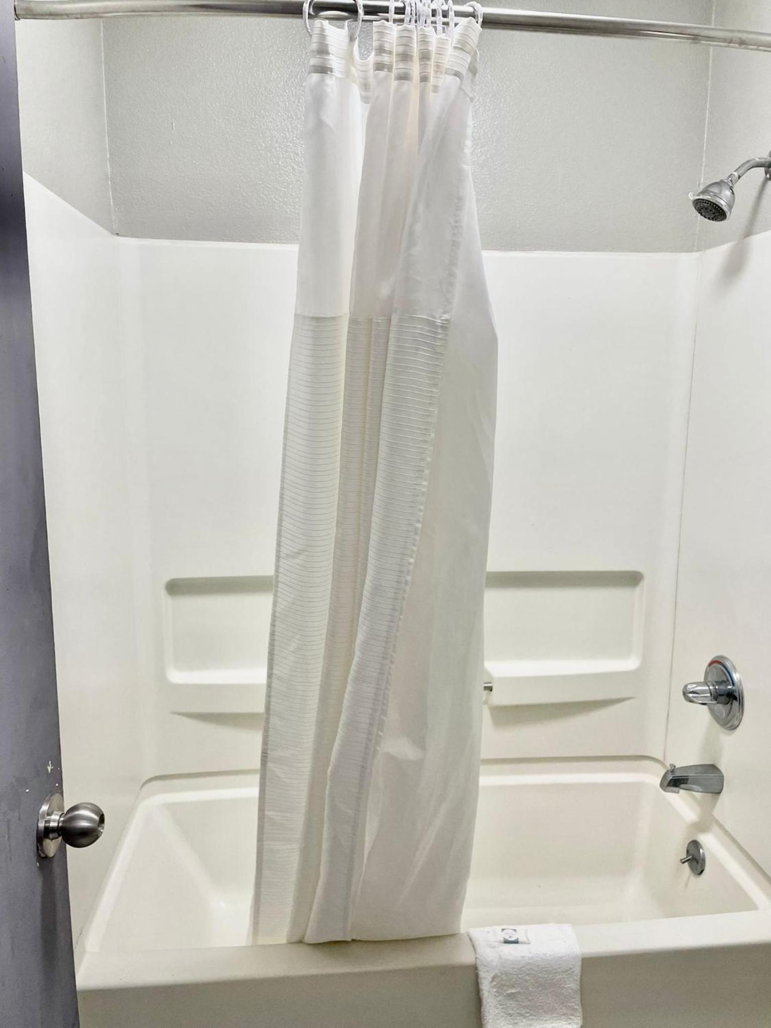 American Way Inn & Suites photo 4