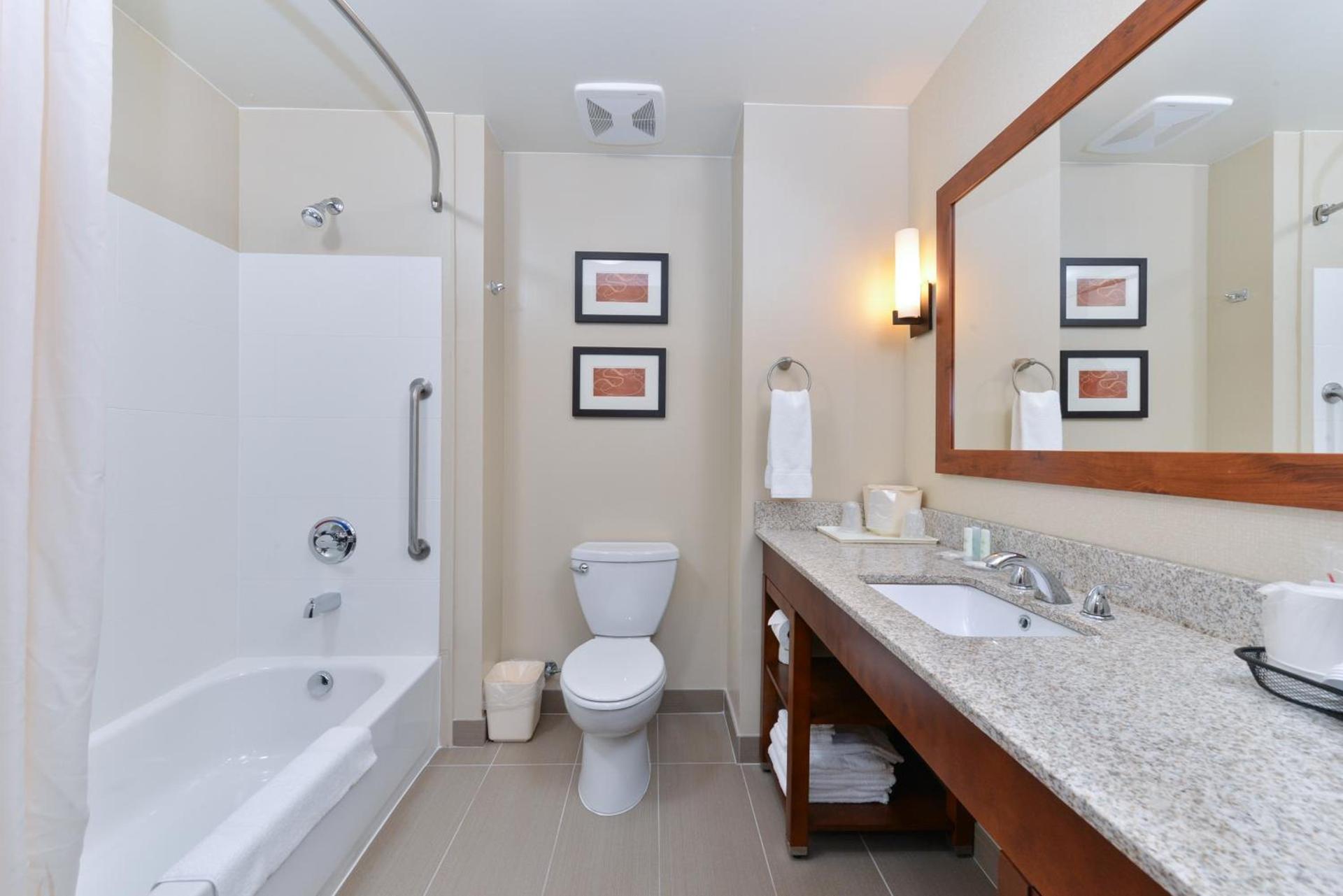 Comfort Suites Redding - Shasta Lake photo 44