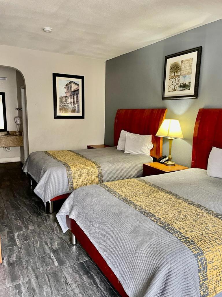 American Way Inn & Suites photo 10