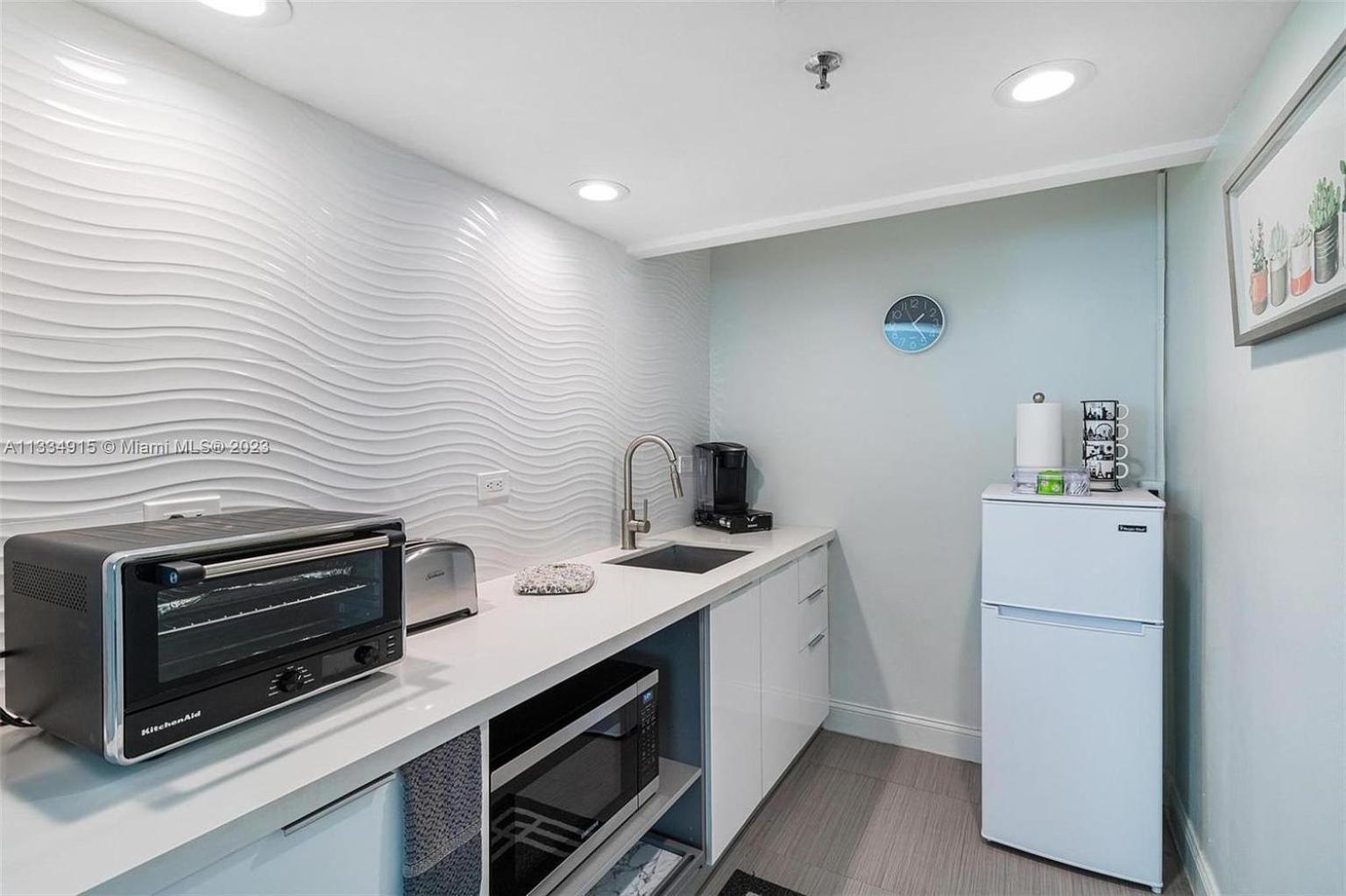 11th Miami Beach - Ocean View -Free Valet Parking photo 19
