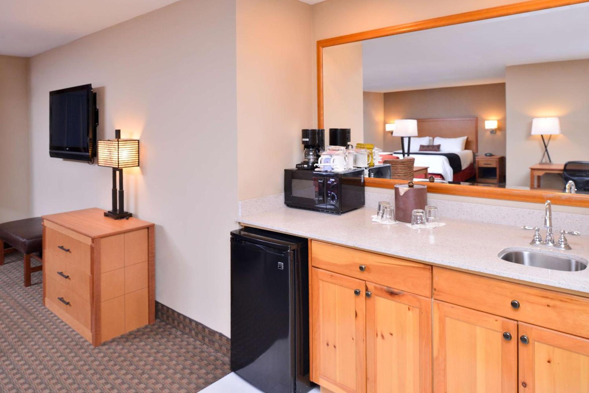 Best Western Plus Olympic Inn photo 16