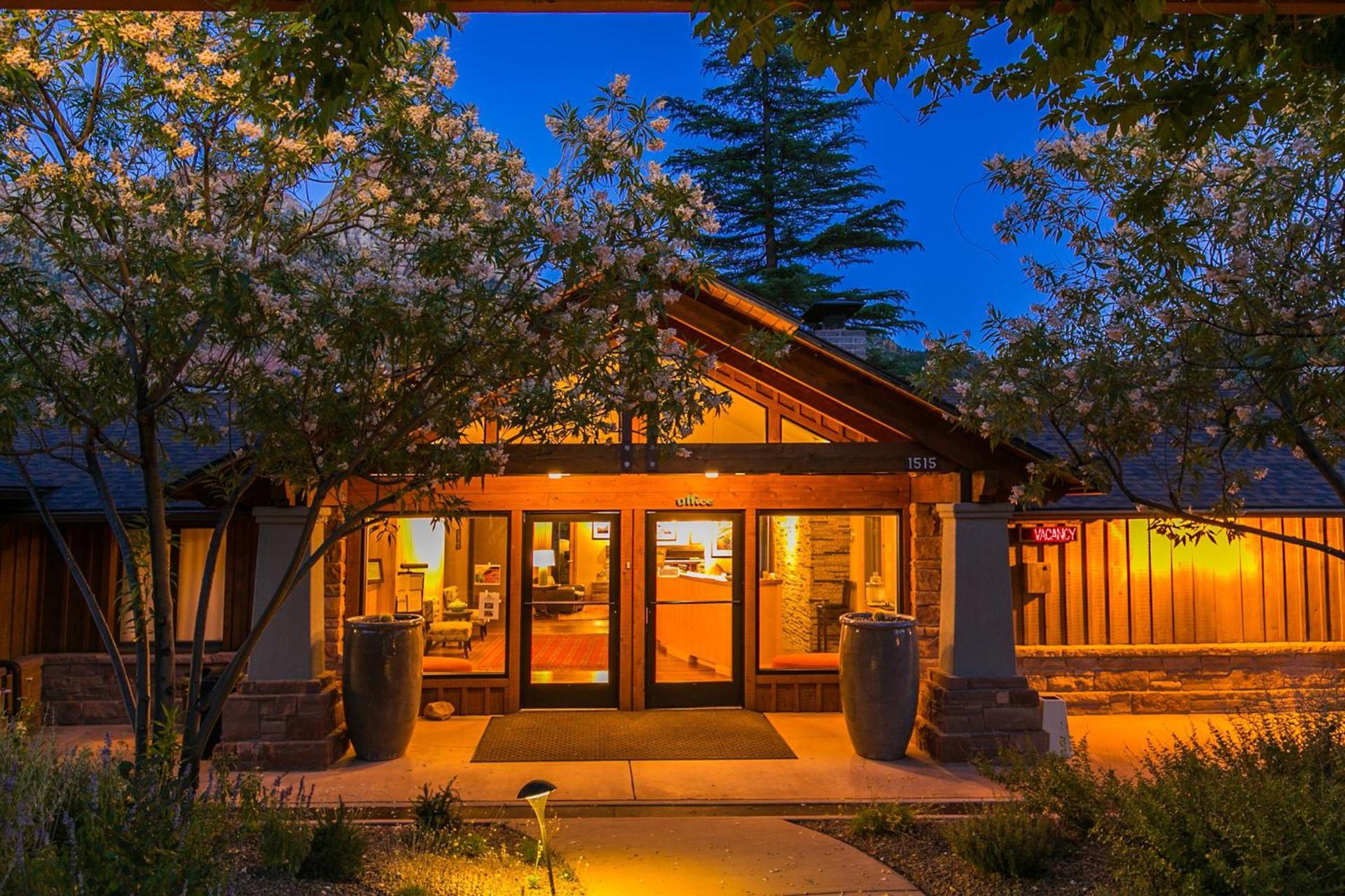 Driftwood Lodge photo 2