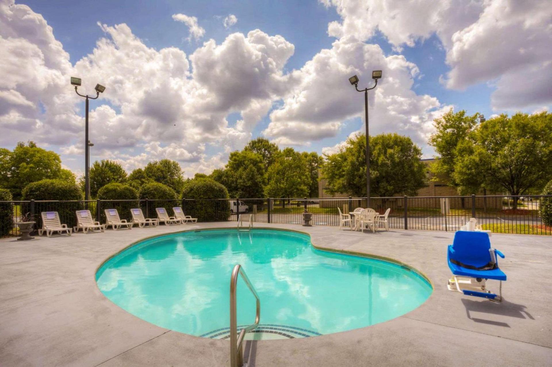 Comfort Suites Pineville - Ballantyne Area photo 32