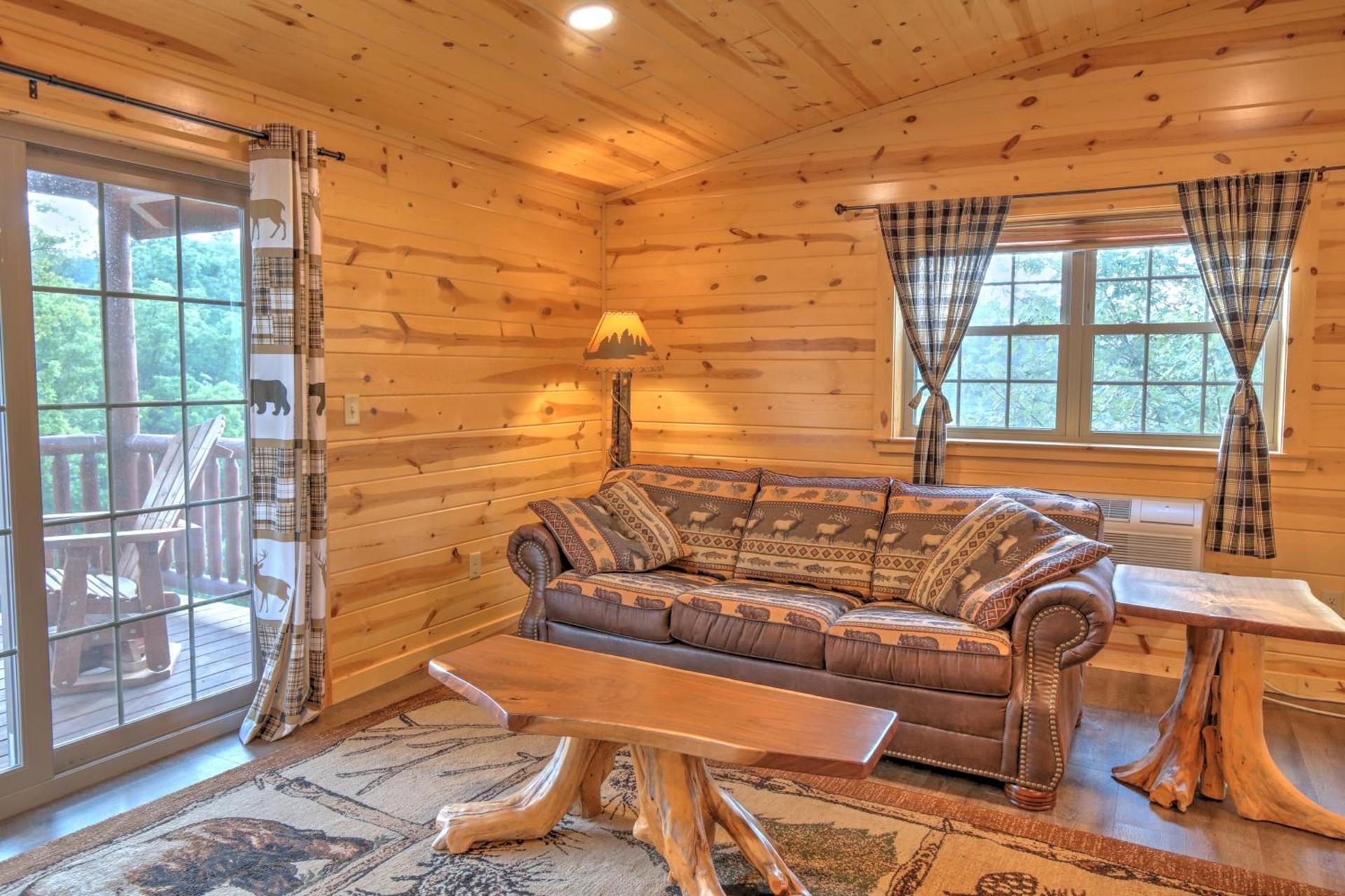 Blessing Lodge by Amish Country Lodging photo 11