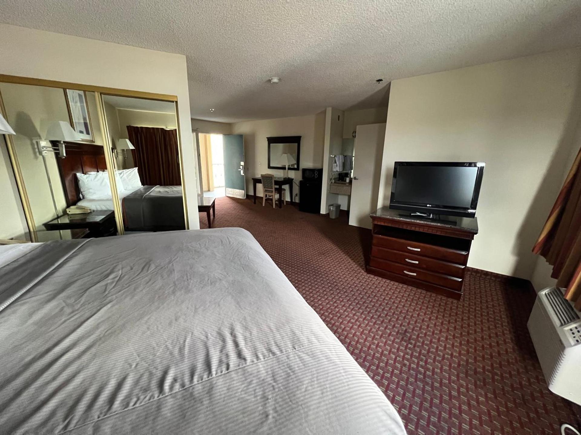 Days Inn & Suites by Wyndham Rancho Cordova photo 19