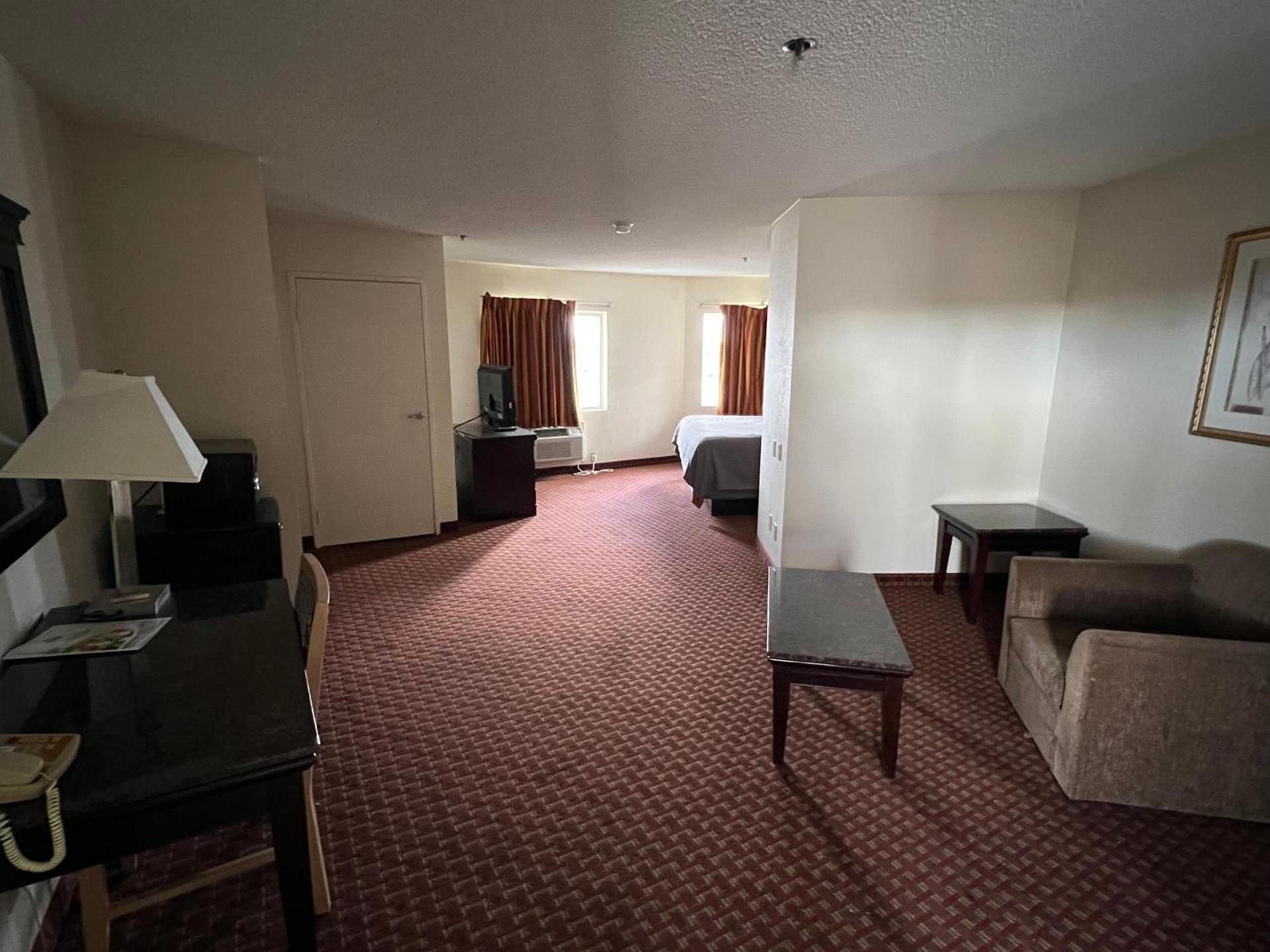 Days Inn & Suites by Wyndham Rancho Cordova photo 16