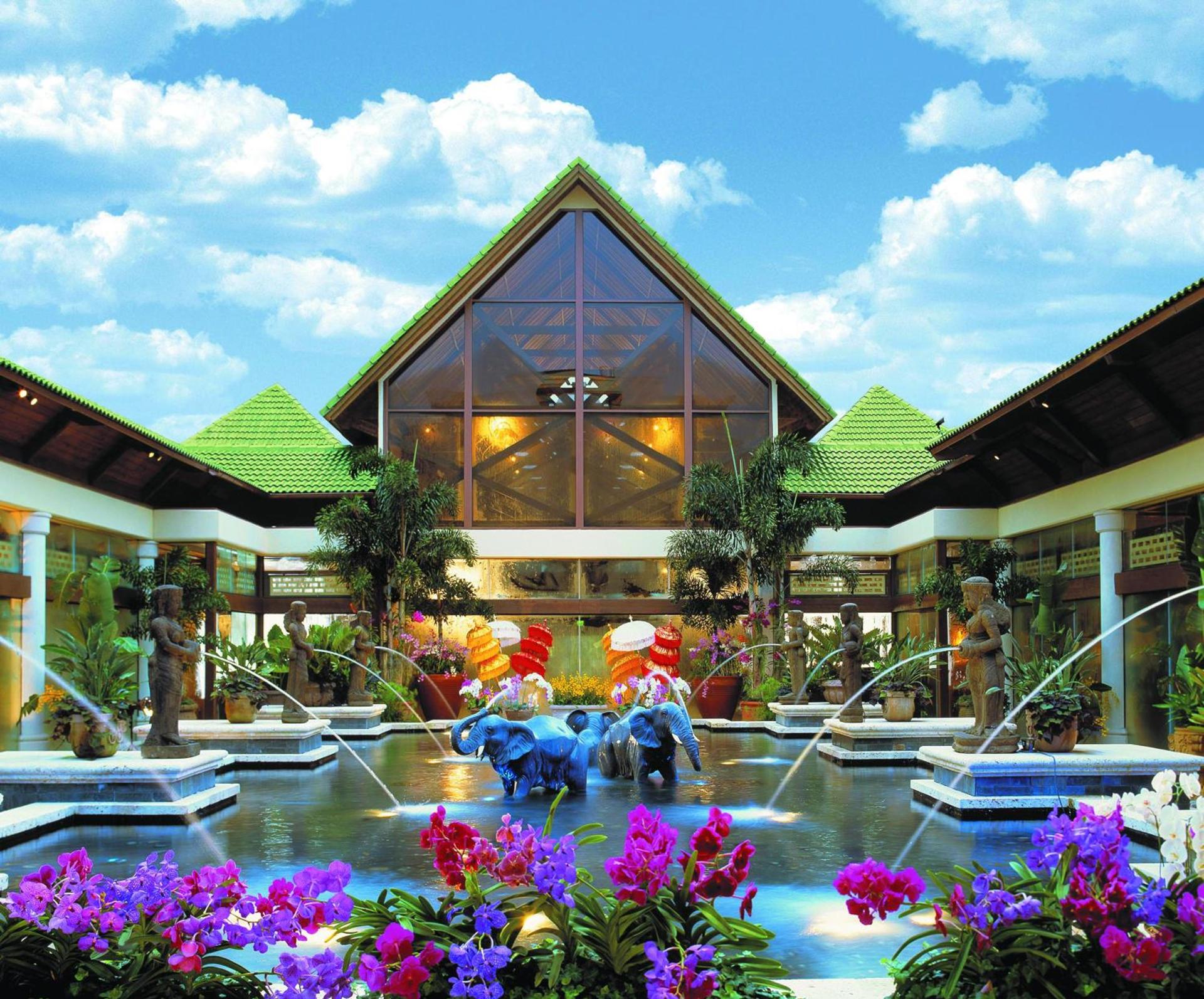 Universal's Loews Royal Pacific Resort photo 26