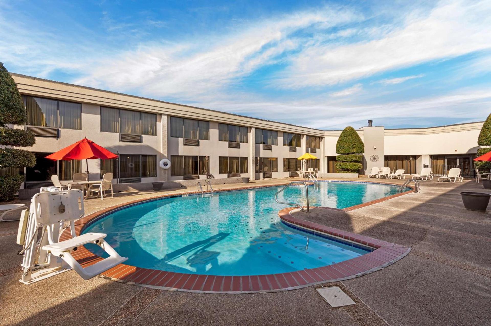 Best Western Plus Madison-Huntsville Hotel photo 36