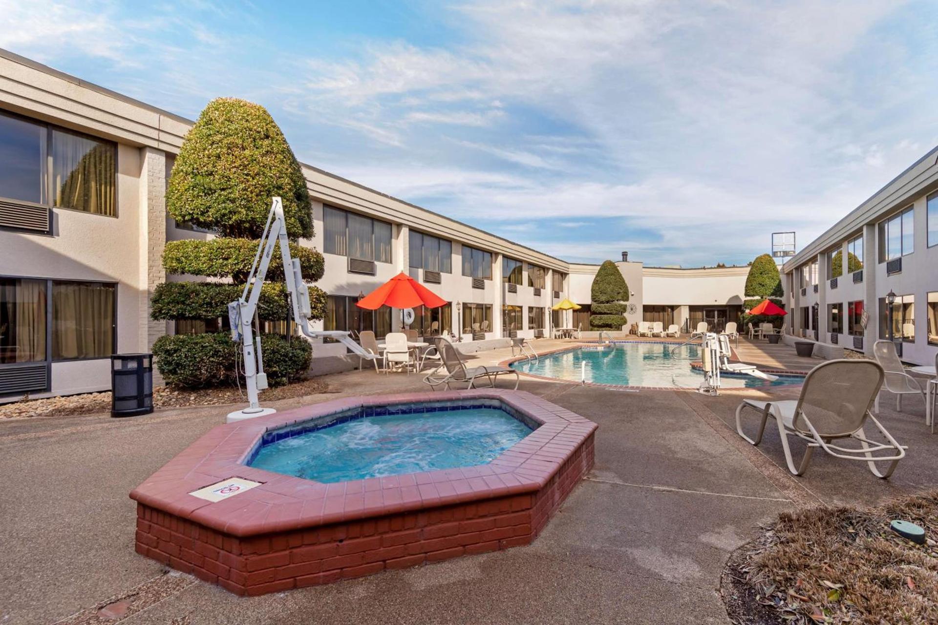 Best Western Plus Madison-Huntsville Hotel photo 4