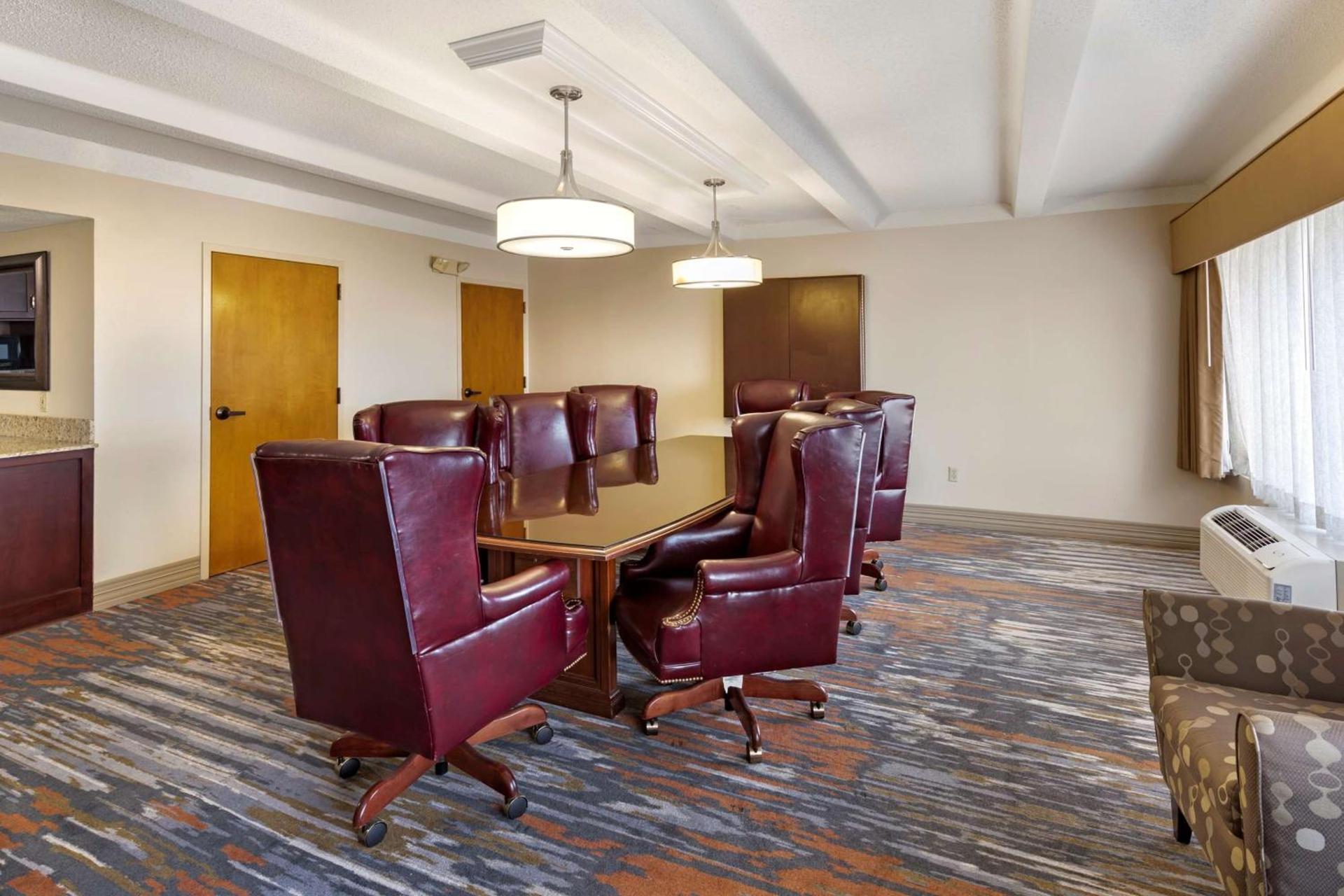 Best Western Plus Madison-Huntsville Hotel photo 32