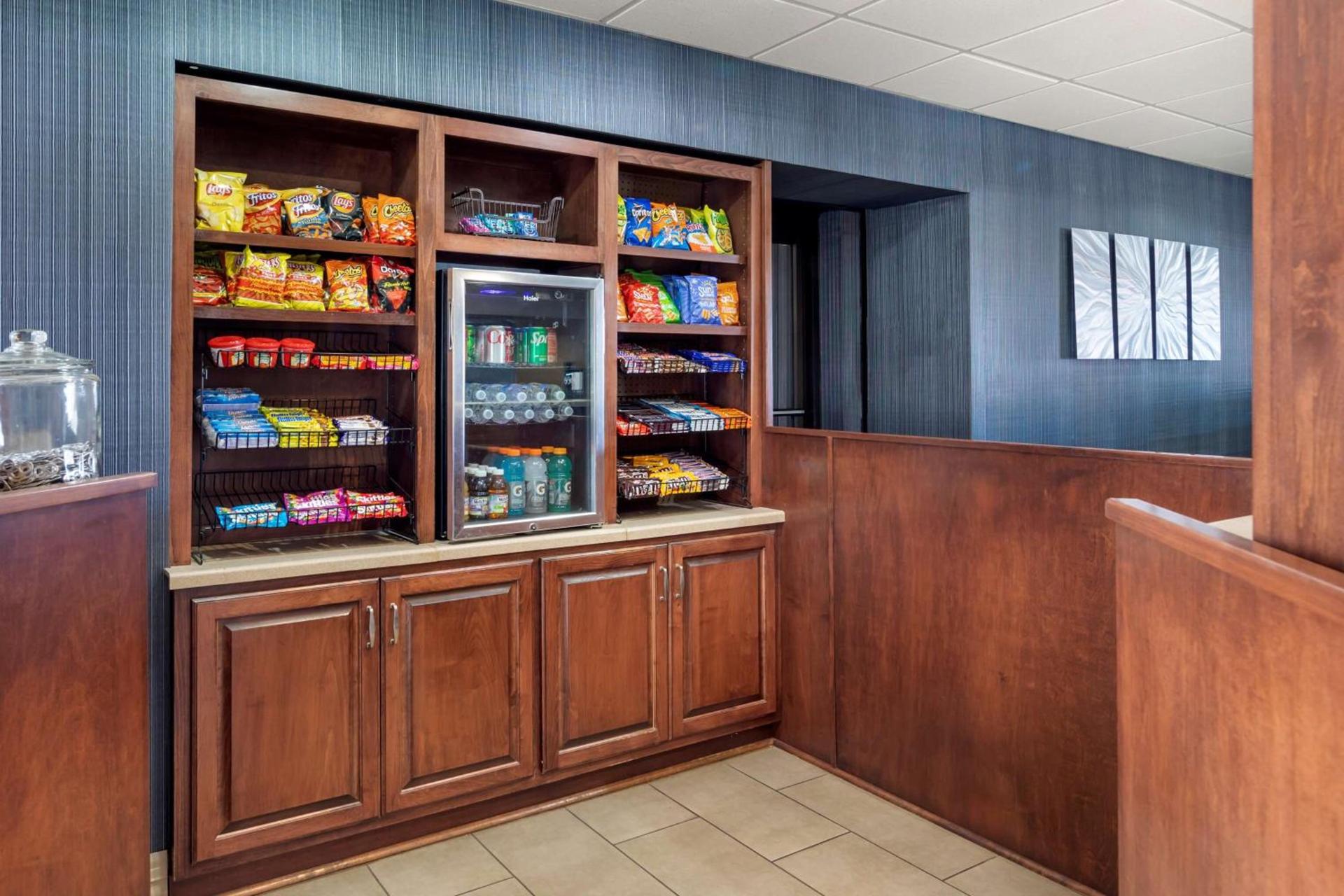 Best Western Plus Madison-Huntsville Hotel photo 28