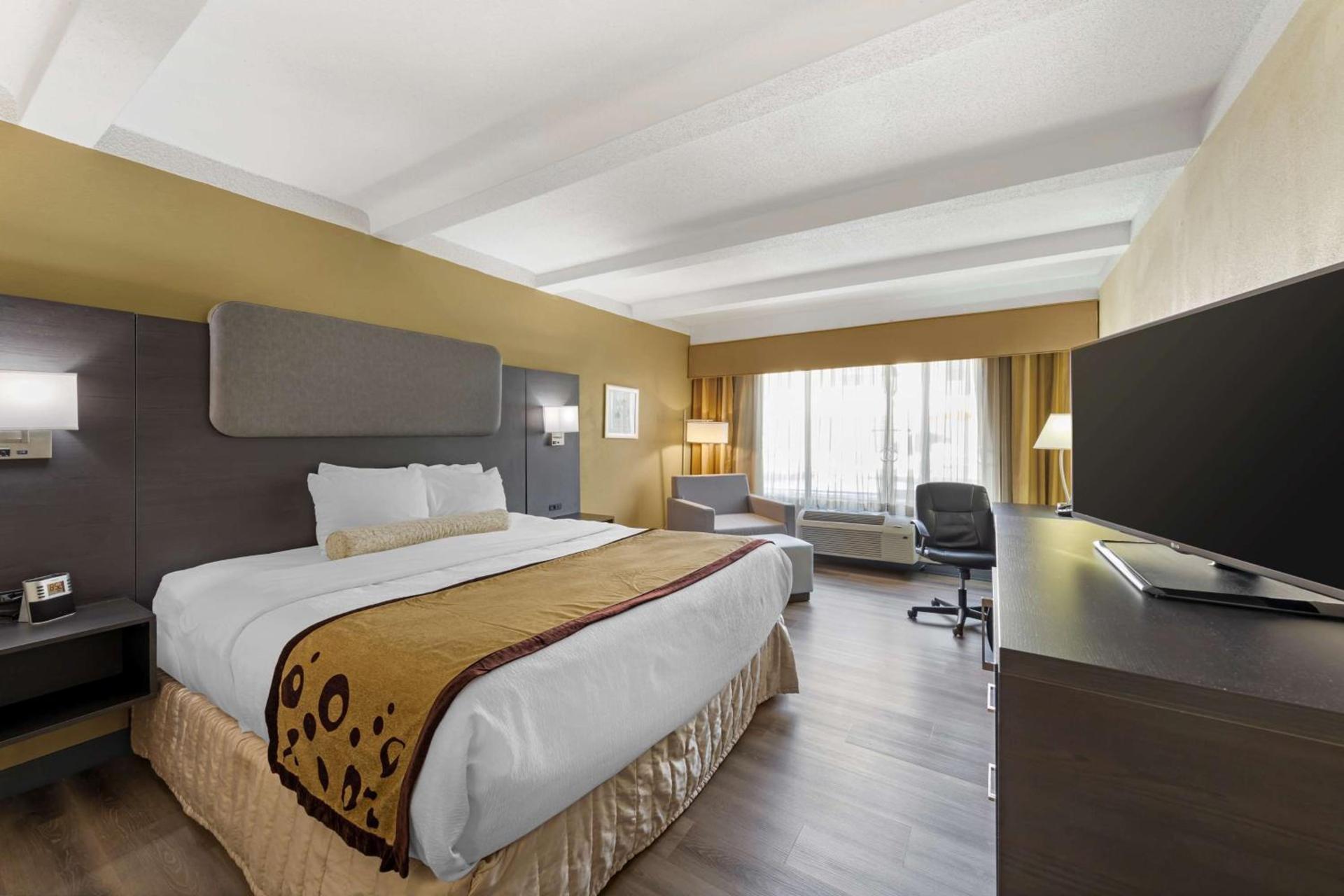 Best Western Plus Madison-Huntsville Hotel photo 2