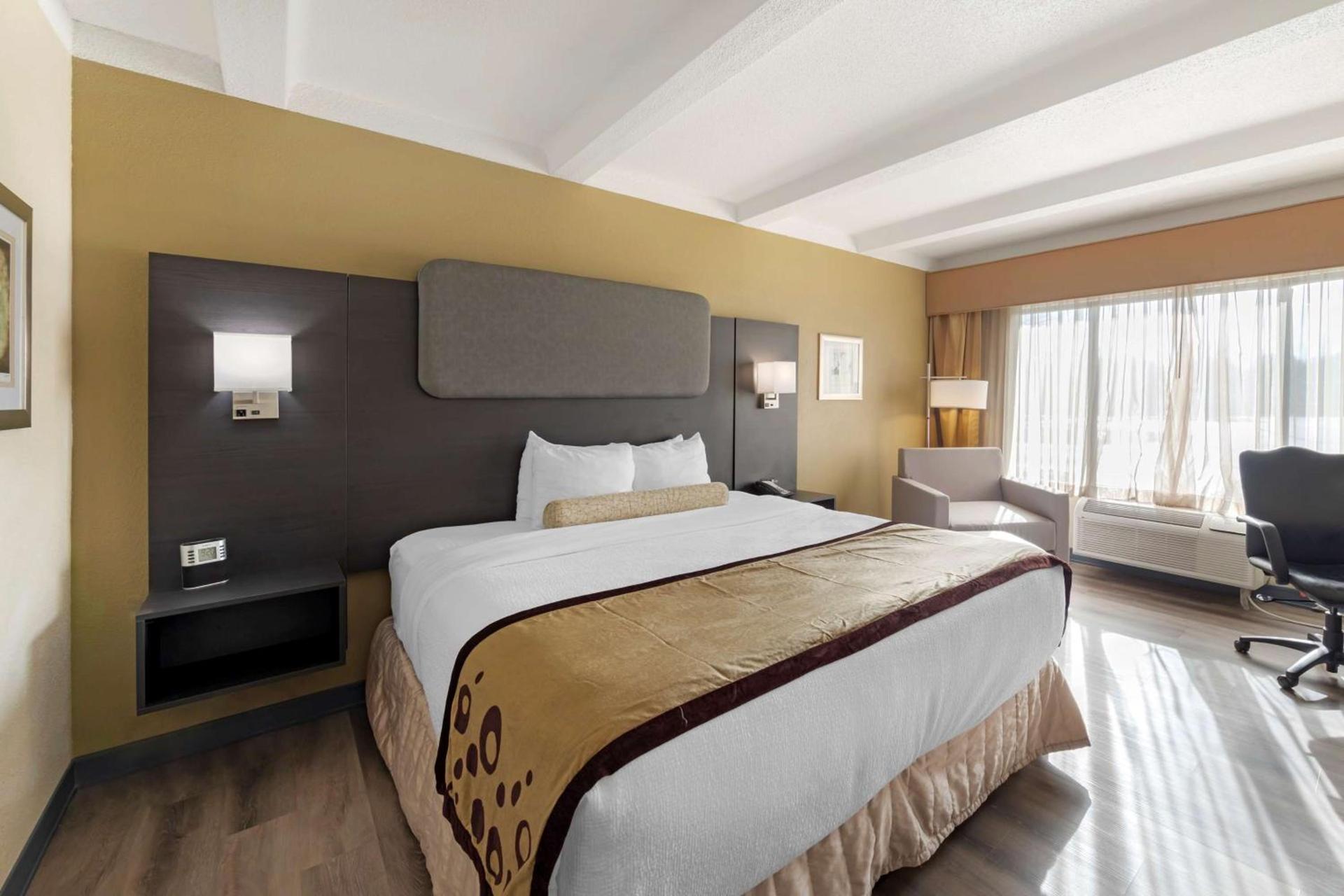 Best Western Plus Madison-Huntsville Hotel photo 13