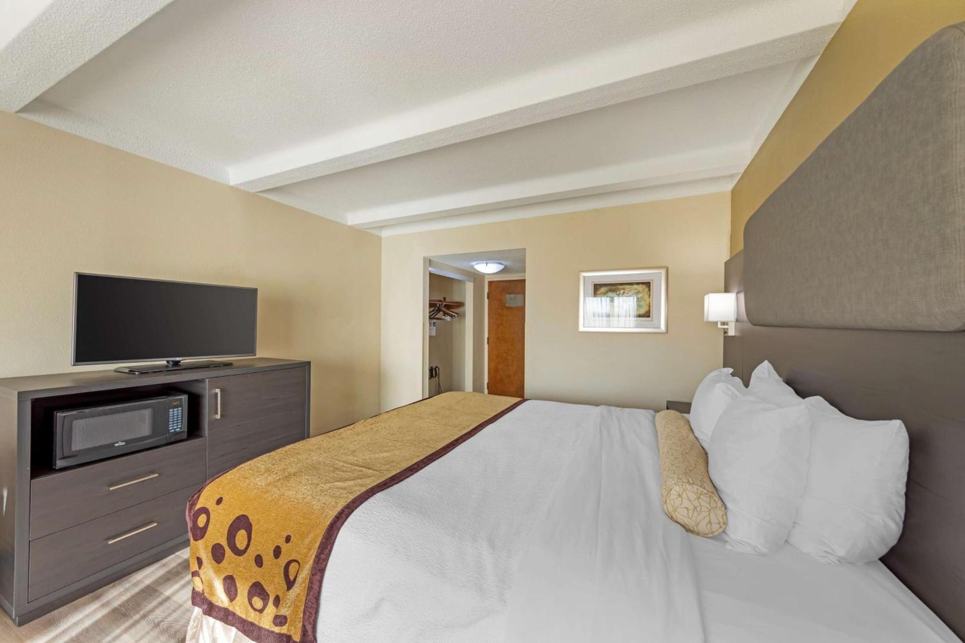 Best Western Plus Madison-Huntsville Hotel photo 15