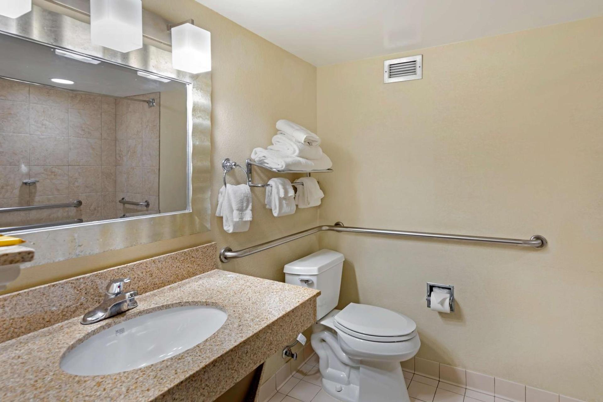Best Western Plus Madison-Huntsville Hotel photo 22