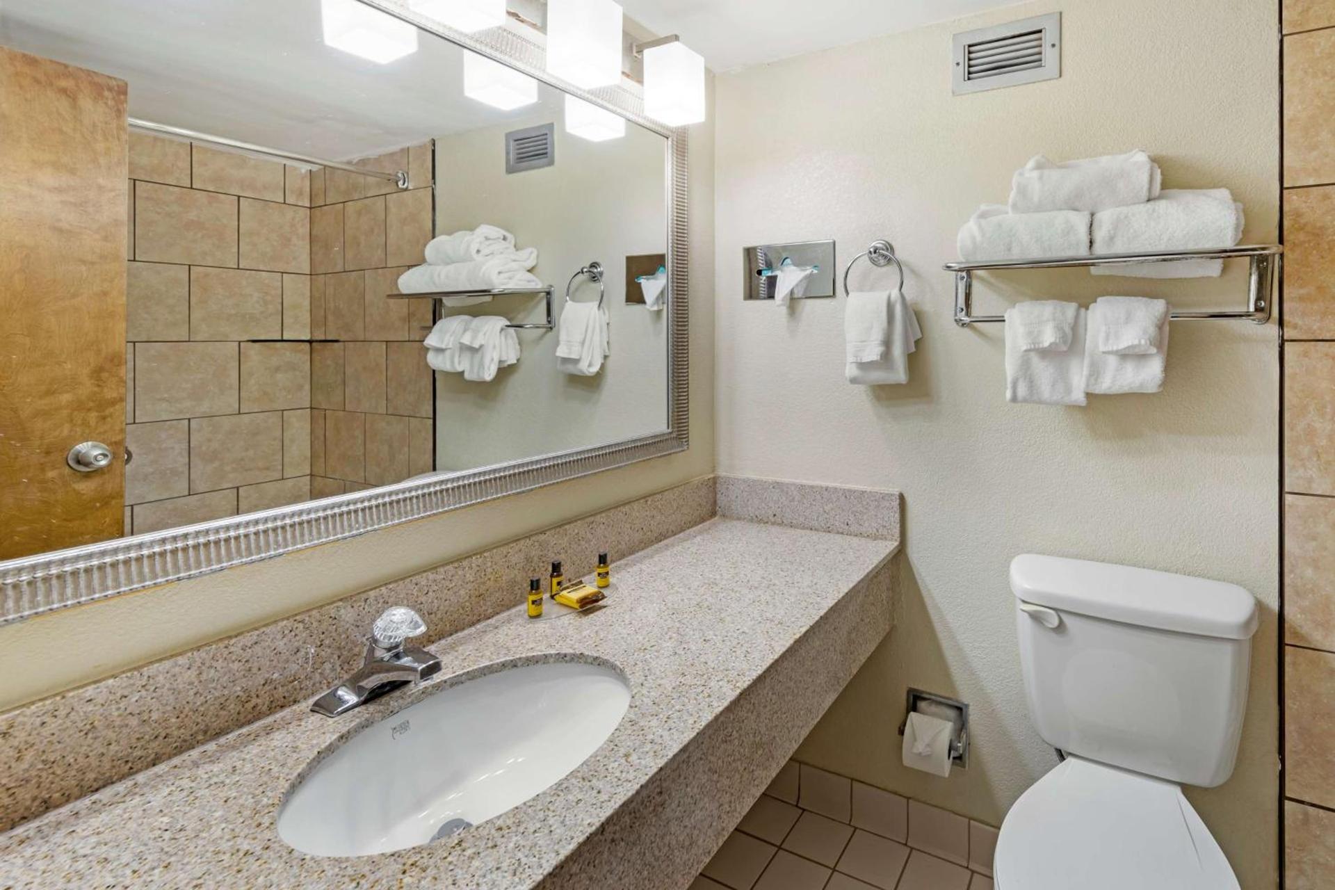 Best Western Plus Madison-Huntsville Hotel photo 23