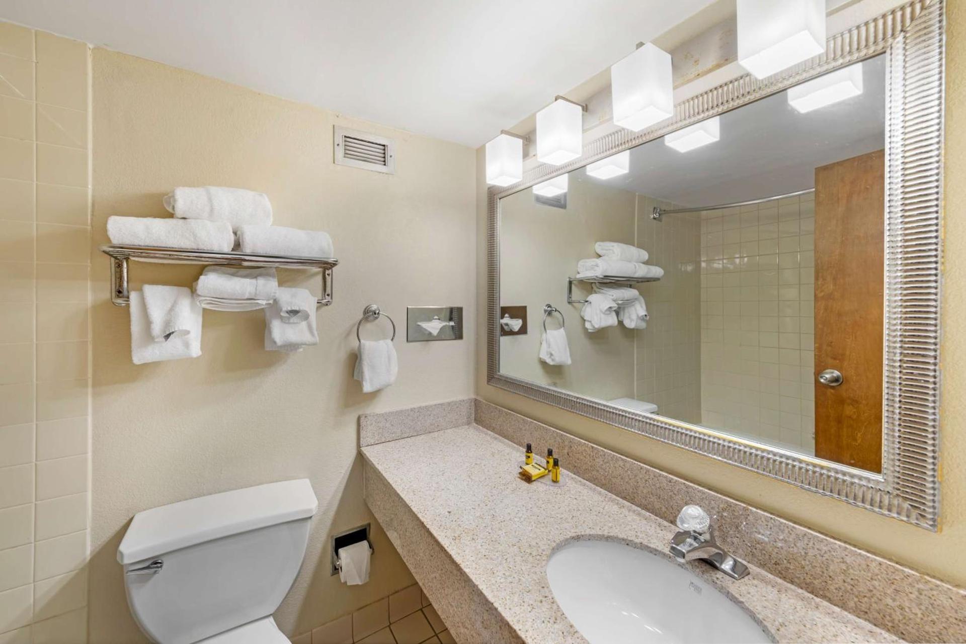 Best Western Plus Madison-Huntsville Hotel photo 26