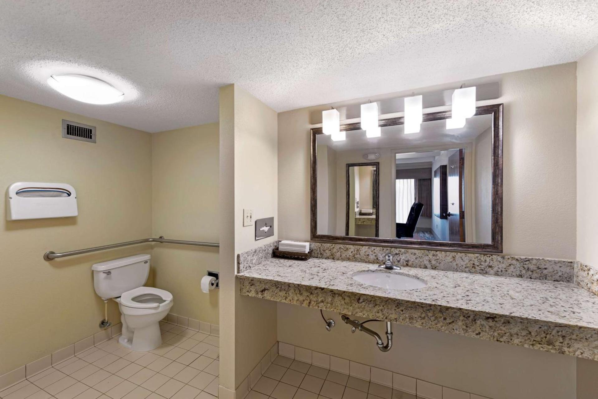 Best Western Plus Madison-Huntsville Hotel photo 27