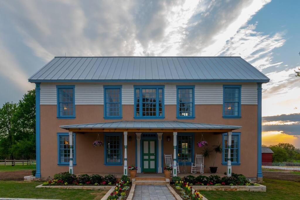 The Mohawk Valley House - 4 suite boutique hotel — hotel in Bellmead