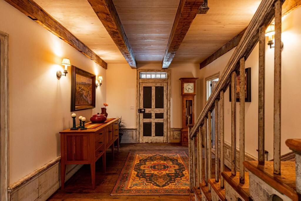 The Mohawk Valley House - 4 suite boutique hotel photo 2