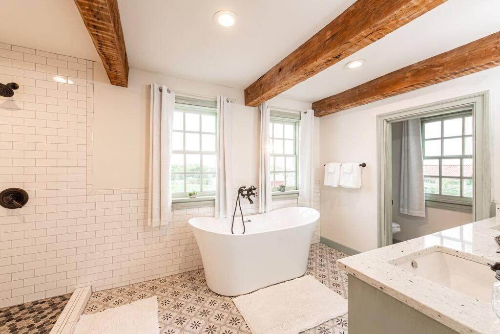The Mohawk Valley House - 4 suite boutique hotel photo 15