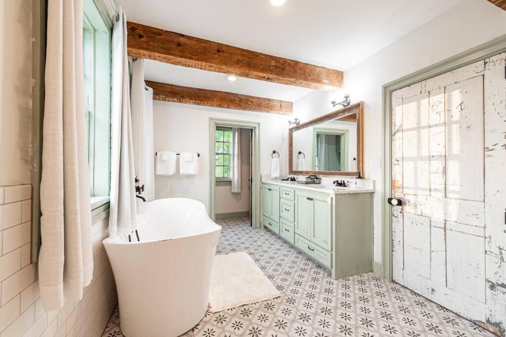 The Mohawk Valley House - 4 suite boutique hotel photo 18