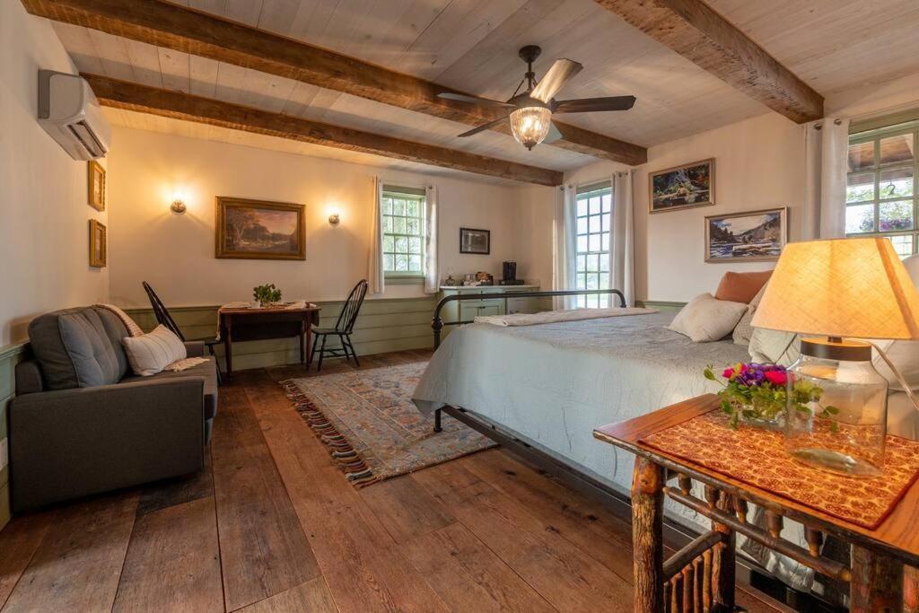 The Mohawk Valley House - 4 suite boutique hotel photo 23