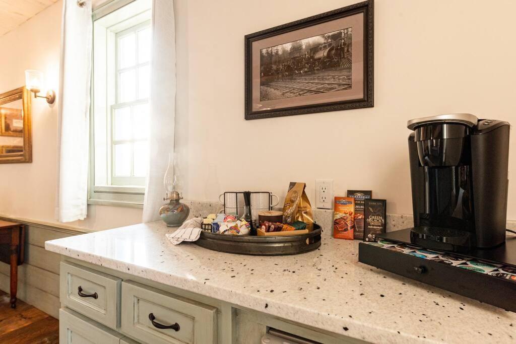 The Mohawk Valley House - 4 suite boutique hotel photo 25