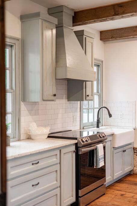 The Mohawk Valley House - 4 suite boutique hotel photo 26