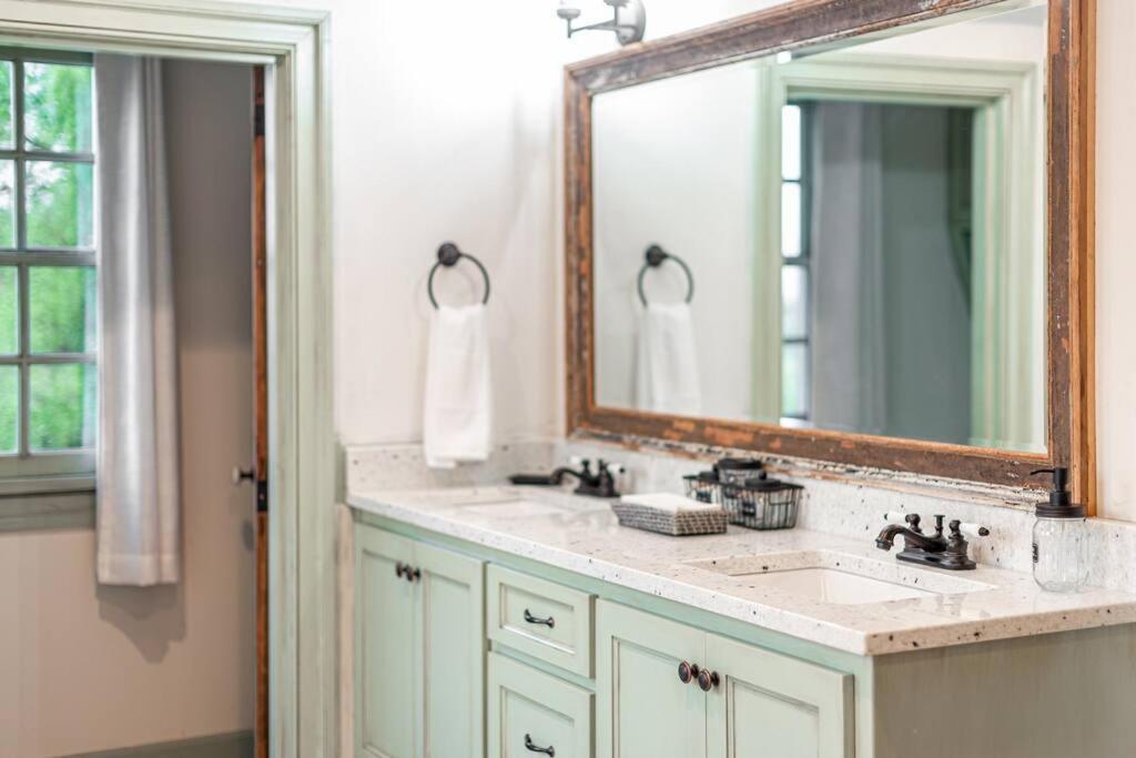 The Mohawk Valley House - 4 suite boutique hotel photo 37